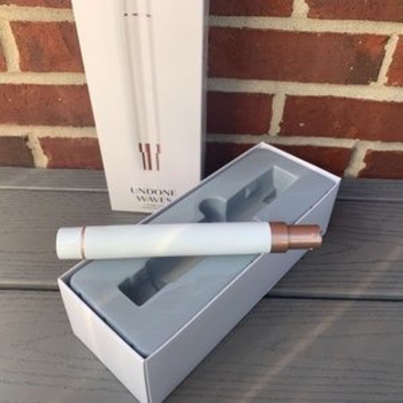 COPY - New T3 Voluminous Curls 1..0” Curling Barrel - Picture 4 of 9